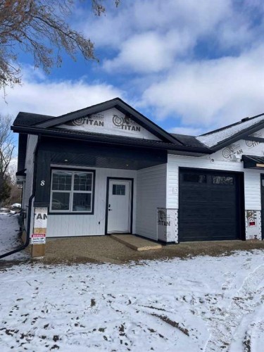 8-5463 55 Avenue  Lacombe, AB T4L 1M1