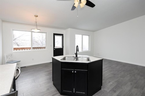 65 Leung Place, Blackfalds, AB - Indoor Photo Showing Kitchen