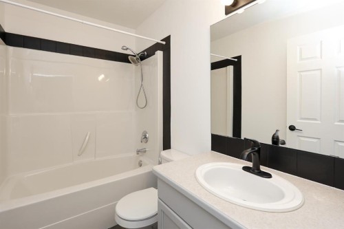65 Leung Place, Blackfalds, AB - Indoor Photo Showing Bathroom