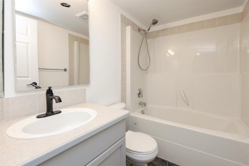 65 Leung Place, Blackfalds, AB - Indoor Photo Showing Bathroom