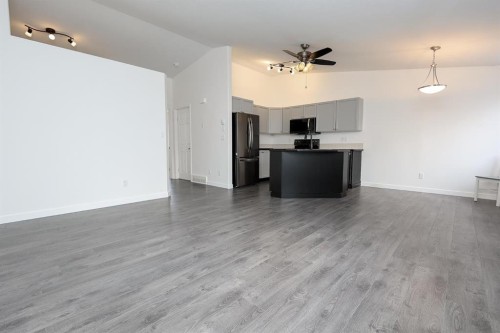 65 Leung Place, Blackfalds, AB - Indoor Photo Showing Kitchen