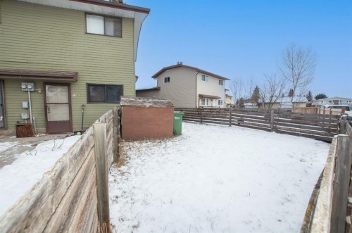 19 Gibson Close, Red Deer, AB - Outdoor