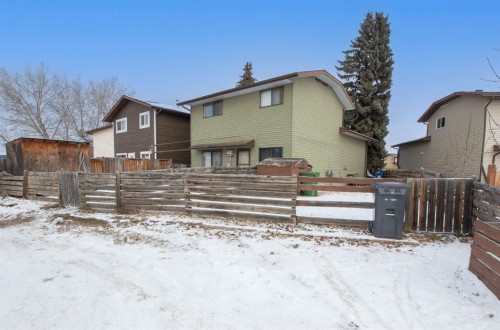 19 Gibson Close, Red Deer, AB - Outdoor