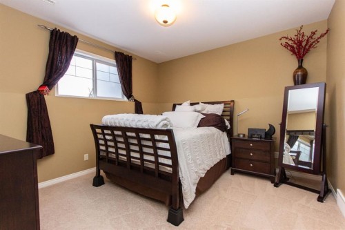 114 Redwood Boulevard, Springbrook, AB - Indoor Photo Showing Bedroom