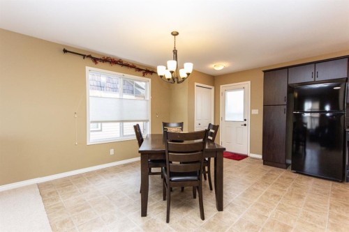114 Redwood Boulevard, Springbrook, AB - Indoor Photo Showing Dining Room
