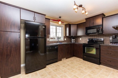 114 Redwood Boulevard, Springbrook, AB - Indoor Photo Showing Kitchen