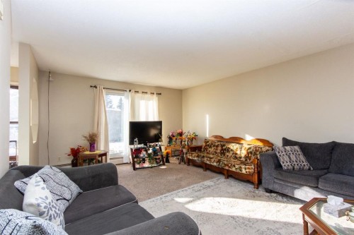 19 Gibson Close, Red Deer, AB - Indoor Photo Showing Living Room