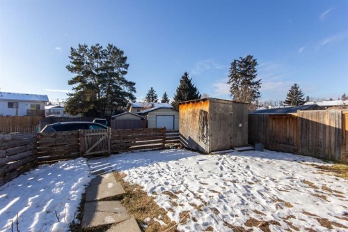 19 Gibson Close, Red Deer, AB - Outdoor