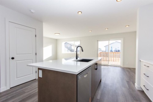 17 Trinity Street, Lacombe, AB - Indoor Photo Showing Kitchen