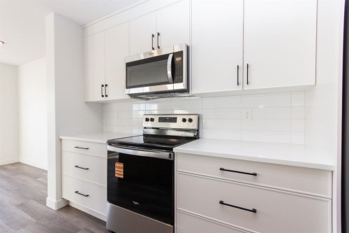 17 Trinity Street, Lacombe, AB - Indoor Photo Showing Kitchen With Upgraded Kitchen