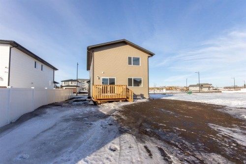 17 Trinity Street, Lacombe, AB - Outdoor