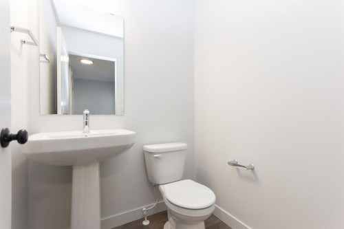 17 Trinity Street, Lacombe, AB - Indoor Photo Showing Bathroom