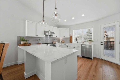 40 Walker Boulevard, Red Deer, AB - Indoor Photo Showing Kitchen With Upgraded Kitchen