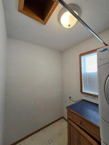 30 Logan Close, Red Deer, AB - Indoor Photo Showing Laundry Room