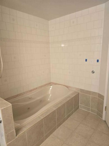 30 Logan Close, Red Deer, AB - Indoor Photo Showing Bathroom