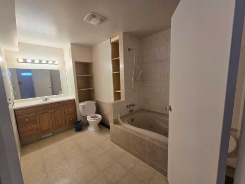30 Logan Close, Red Deer, AB - Indoor Photo Showing Bathroom