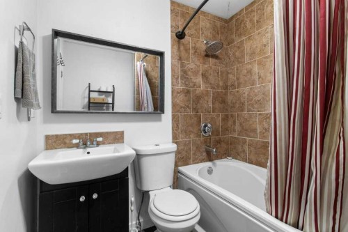 4025 46 Street, Red Deer, AB - Indoor Photo Showing Bathroom