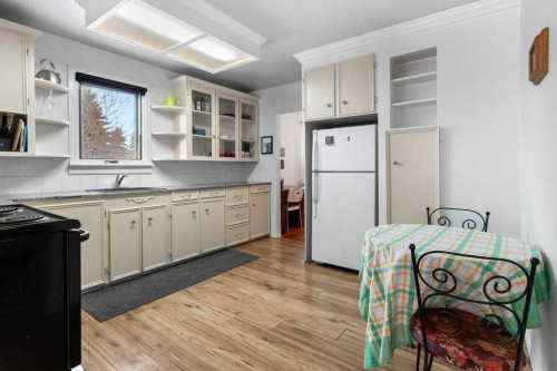4025 46 Street, Red Deer, AB - Indoor Photo Showing Kitchen