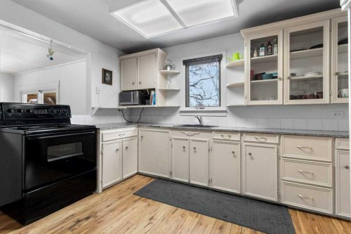 4025 46 Street, Red Deer, AB - Indoor Photo Showing Kitchen