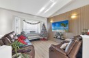 95 Jennings Crescent, Red Deer, AB  - Indoor Photo Showing Living Room 