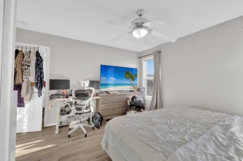 95 Jennings Crescent, Red Deer, AB - Indoor Photo Showing Bedroom