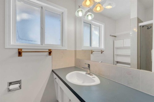 209-5831 57 Street, Red Deer, AB - Indoor Photo Showing Bathroom