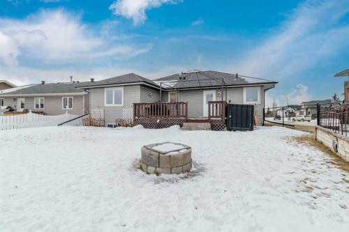 1231 21 Street, Bowden, AB - Outdoor With Deck Patio Veranda