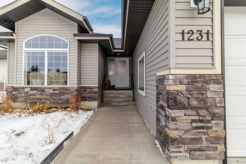 1231 21 Street, Bowden, AB - Outdoor