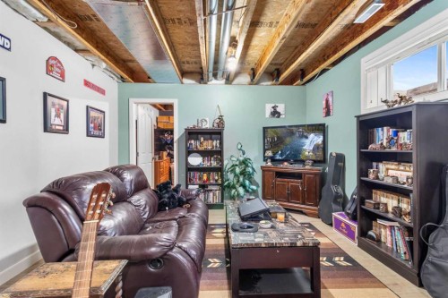 1231 21 Street, Bowden, AB - Indoor