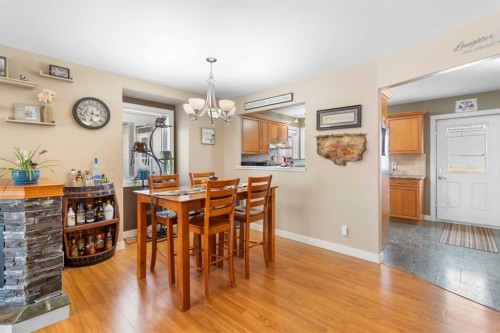 1231 21 Street, Bowden, AB - Indoor Photo Showing Dining Room
