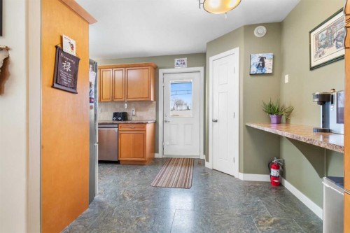 1231 21 Street, Bowden, AB - Indoor Photo Showing Other Room
