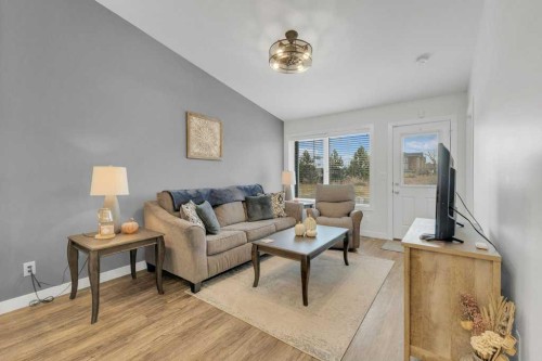 39 Golden Crescent, Red Deer, AB - Indoor Photo Showing Living Room