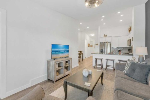 39 Golden Crescent, Red Deer, AB - Indoor Photo Showing Living Room