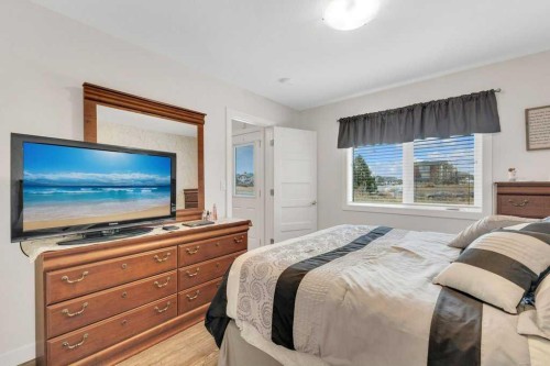 39 Golden Crescent, Red Deer, AB - Indoor Photo Showing Bedroom
