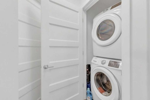 39 Golden Crescent, Red Deer, AB - Indoor Photo Showing Laundry Room