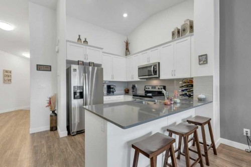 39 Golden Crescent, Red Deer, AB - Indoor Photo Showing Kitchen With Stainless Steel Kitchen