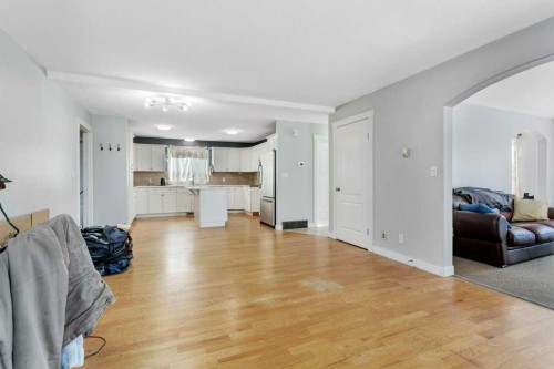 132 Sabre Road, Springbrook, AB - Indoor Photo Showing Living Room