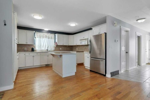 132 Sabre Road, Springbrook, AB - Indoor Photo Showing Kitchen
