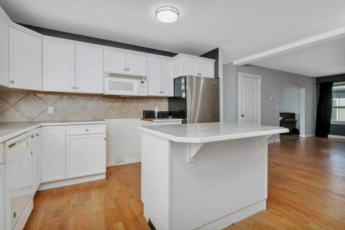 132 Sabre Road, Springbrook, AB - Indoor Photo Showing Kitchen