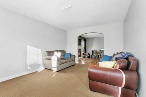 132 Sabre Road, Springbrook, AB - Indoor Photo Showing Living Room