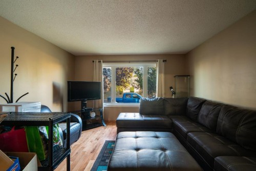 14 Edgington Avenue, Red Deer, AB - Indoor Photo Showing Living Room