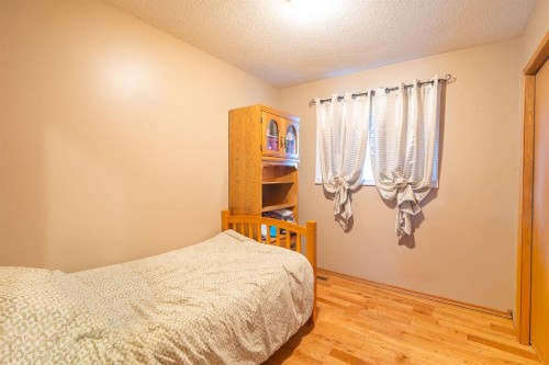 14 Edgington Avenue, Red Deer, AB - Indoor Photo Showing Bedroom