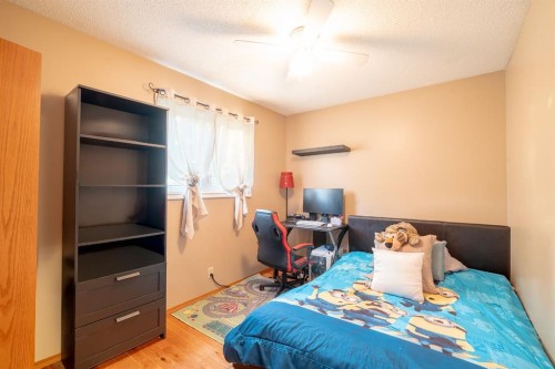 14 Edgington Avenue, Red Deer, AB - Indoor Photo Showing Bedroom