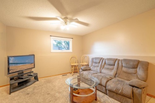 14 Edgington Avenue, Red Deer, AB - Indoor Photo Showing Living Room