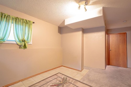 14 Edgington Avenue, Red Deer, AB - Indoor Photo Showing Other Room