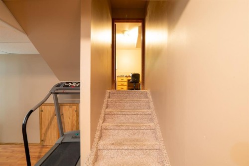 14 Edgington Avenue, Red Deer, AB - Indoor Photo Showing Other Room