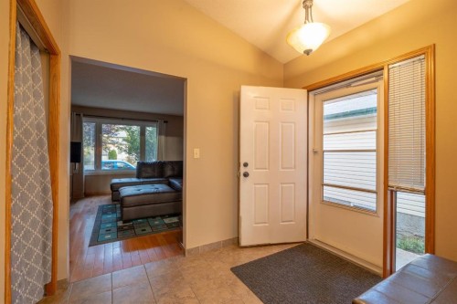 14 Edgington Avenue, Red Deer, AB - Indoor Photo Showing Other Room