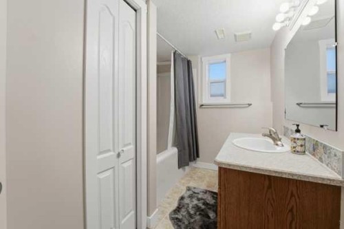 72 Dempsey Street, Red Deer, AB - Indoor Photo Showing Bathroom