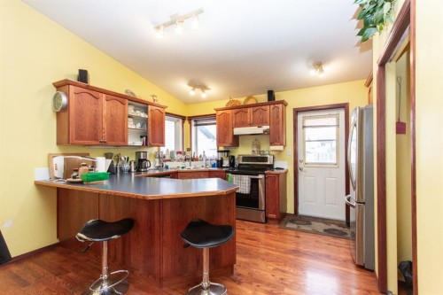 66 Stanford Boulevard, Blackfalds, AB - Indoor Photo Showing Kitchen With Double Sink