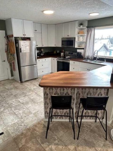 392005 6-5 Range, Rural Clearwater County, AB - Indoor Photo Showing Kitchen With Double Sink